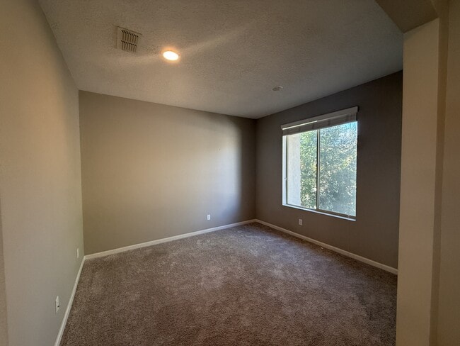 Building Photo - 6624 Yawkey Way NE