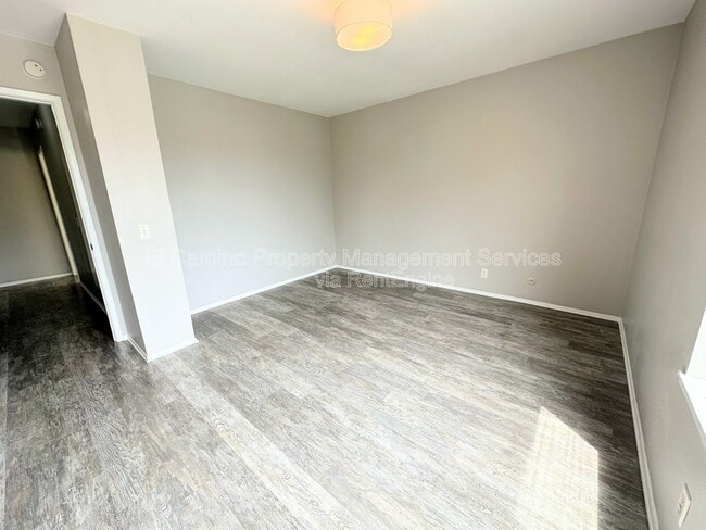 Building Photo - 955 Lamark Ln