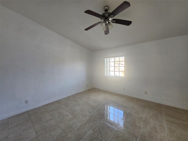 Building Photo - 8722 SW 21st Ct