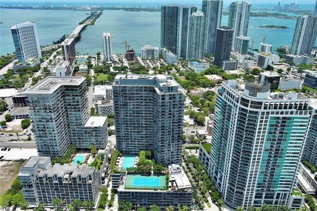 Building Photo - 121 NE 34th St