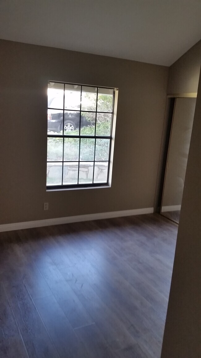 Building Photo - 16268 Glencove Dr