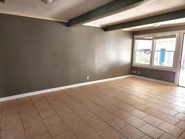 Building Photo - 3221 Lawnview St