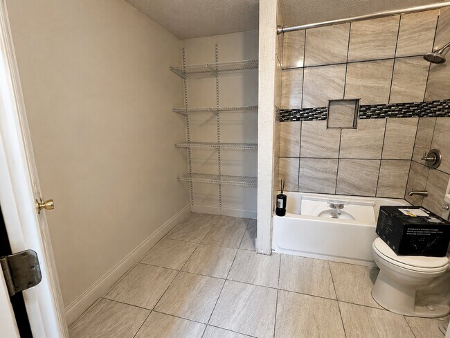 Building Photo - 507 St Robert Dr
