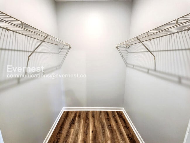 Building Photo - 476 Dove Way