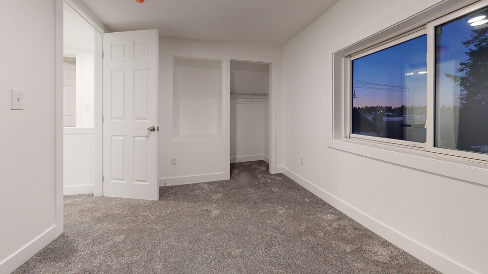 Building Photo - 16702 SE 1st St