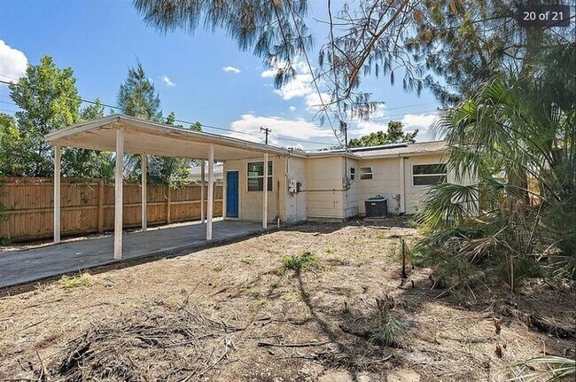 Building Photo - Home For Rent in St Petersburg!