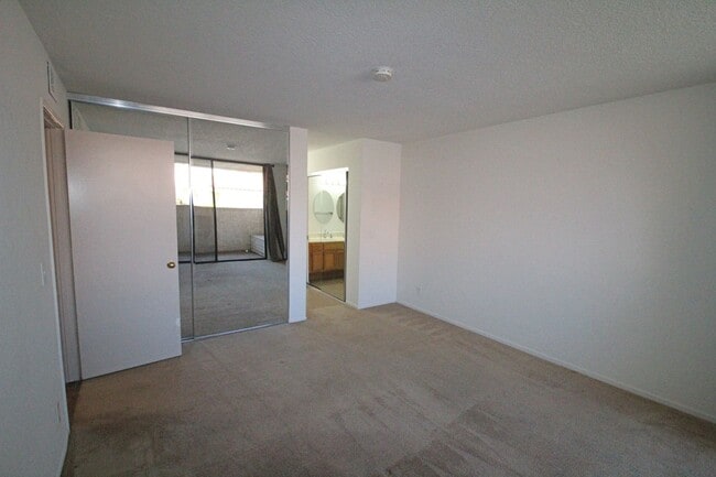 Building Photo - The Colony, Mandalay Beach | Patios Galore...