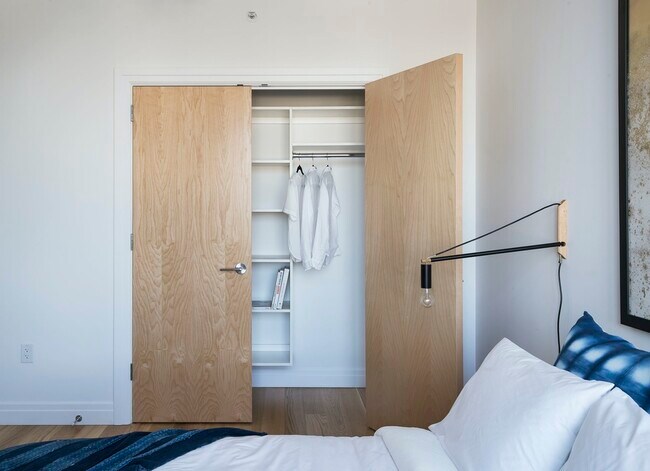 Building Photo - 300 Ashland Pl