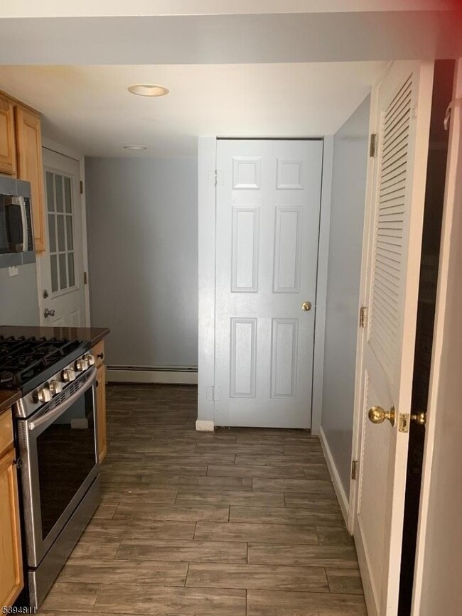 Building Photo - 138 Meriline Ave