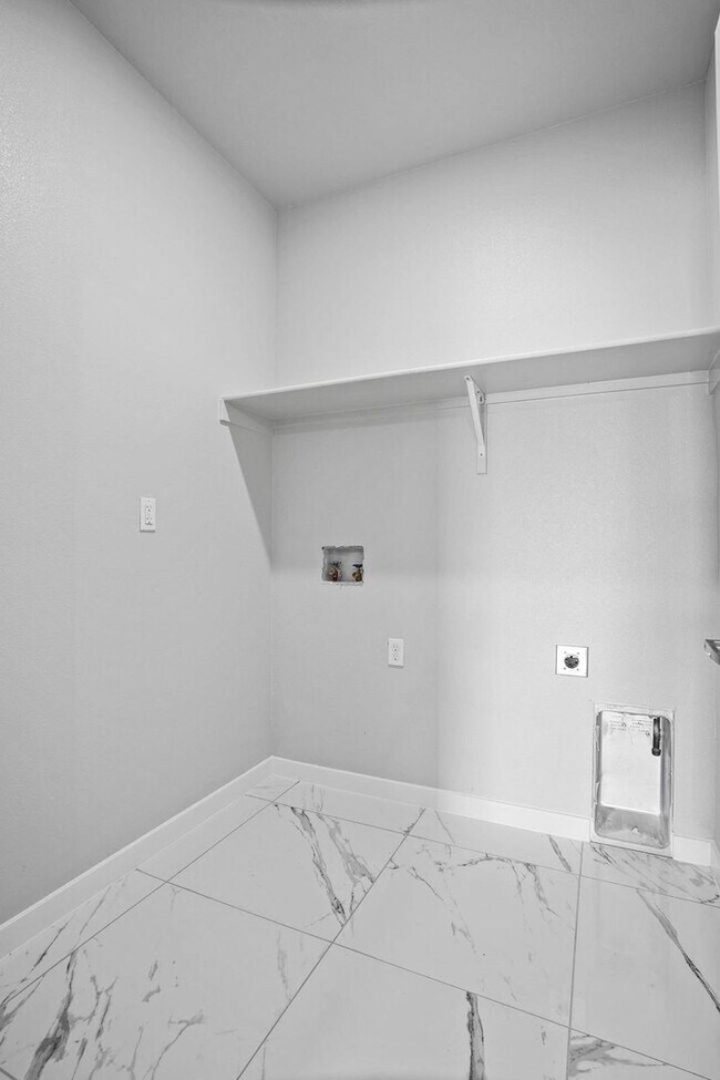 Building Photo - 11498 Summer Dr