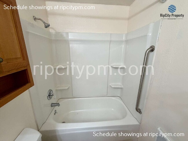 Building Photo - 11837 SE Gladstone St