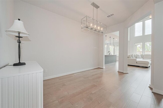 Building Photo - 307 Roselle Leaf Dr