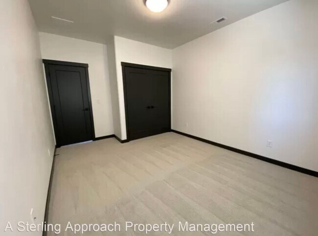 Building Photo - Close to Micron! Luxury Town Home With Two...