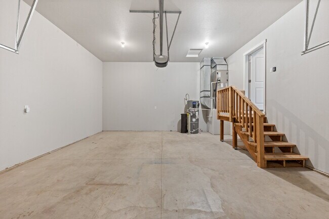 Building Photo - Spacious 4 bedroom home in Dayton