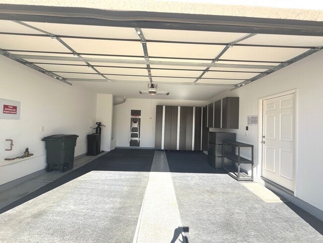 Building Photo - Single-story 1326 sq ft, townhome built in 2019 w/3 bed, 2 bath & spacious attached 2-car garage ...