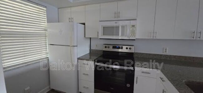 Building Photo - 2045 Sunset Grove Ln
