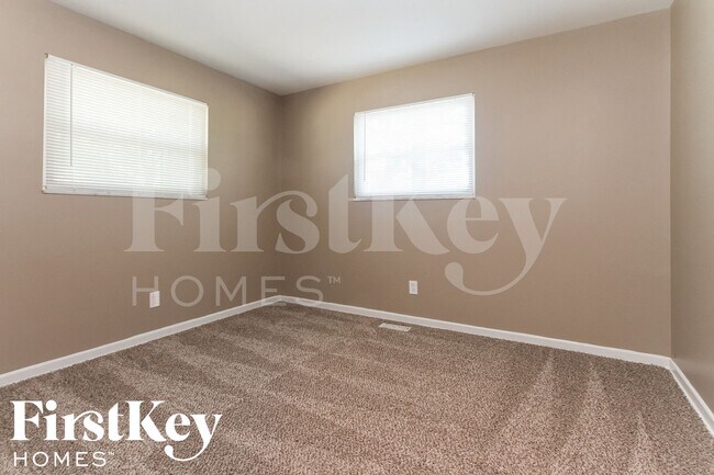 Building Photo - 2414 E Dudley Ave