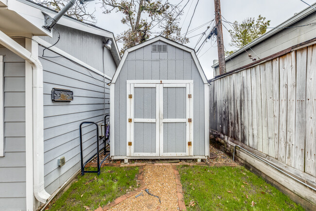 storage shed - 4035 Oak Ridge St