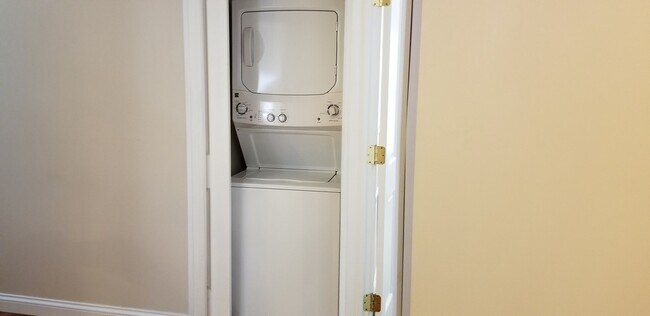 Building Photo - 1045 Marquette St