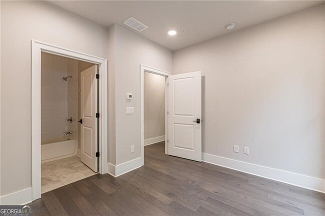Building Photo - 574 Boulevard Pl NE