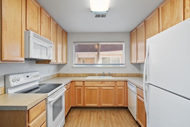 Building Photo - Students Welcome! Bright and Spacious 2-Bedroom, 2-Bath Condo in South Loveland