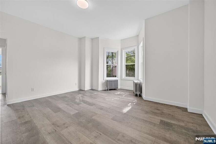 Building Photo - 66 Boulevard