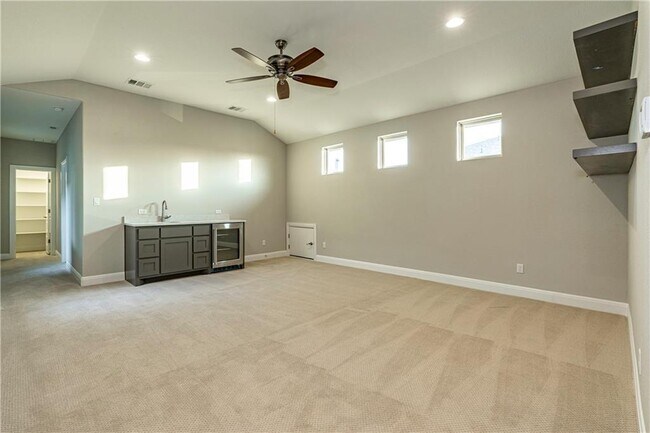 Building Photo - 511 Woodside Ter