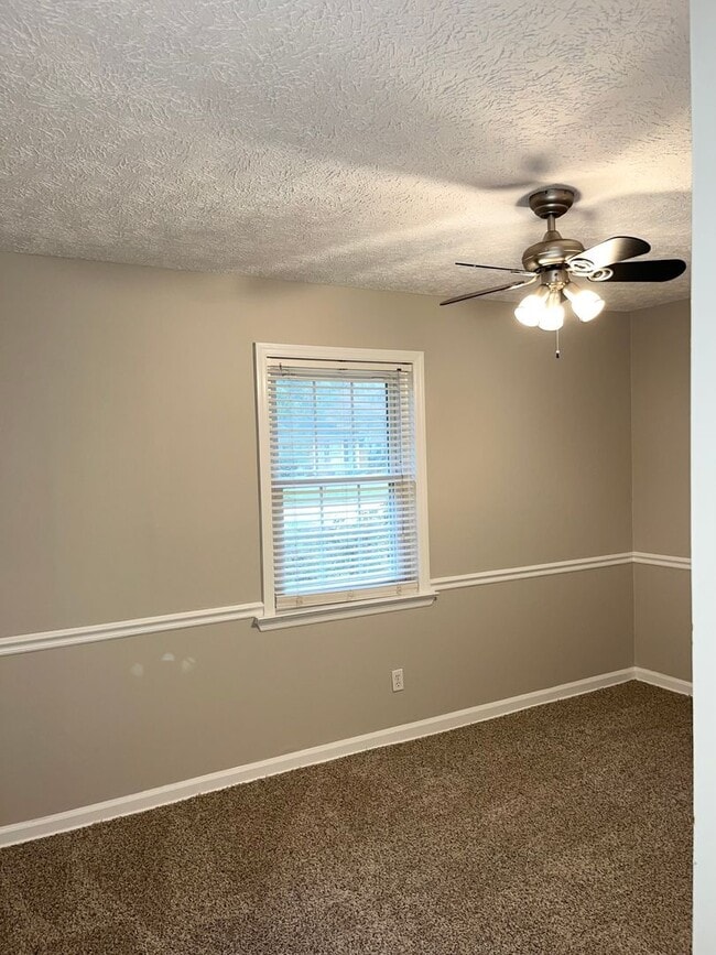 Building Photo - Wilmington Island- 3 Bedroom Home