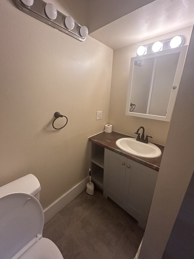 Building Photo - 24 Custer St