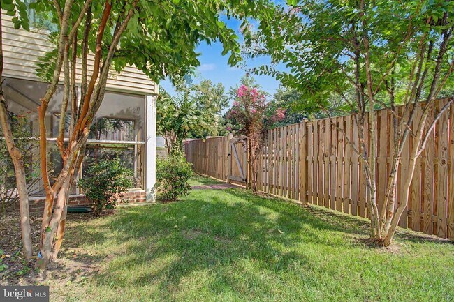 Building Photo - 2615 Point Lookout Cove