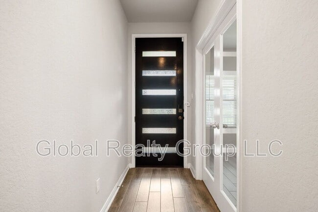 Building Photo - 1220 Ella Xing