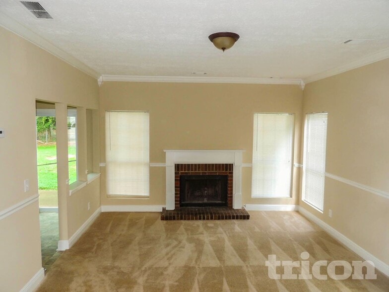 Building Photo - 6387 Laurel Post Dr