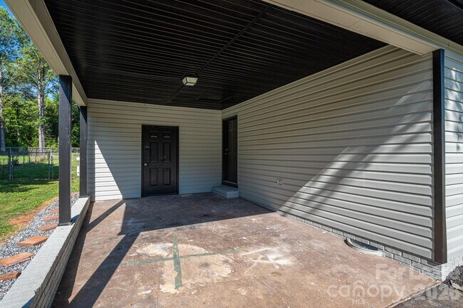 Building Photo - 412 Forest Dr