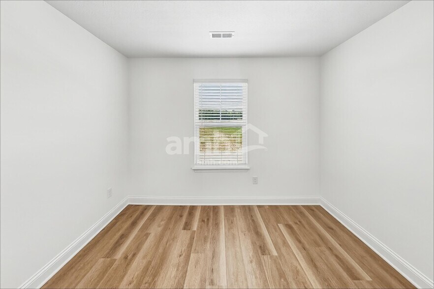 Building Photo - 21 Shady Elm Ln