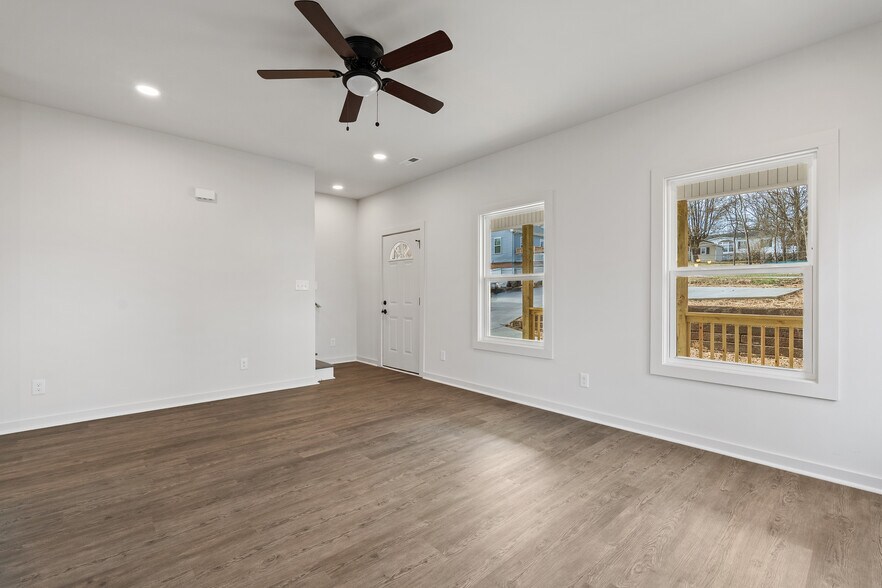 Building Photo - 4621 Julian St