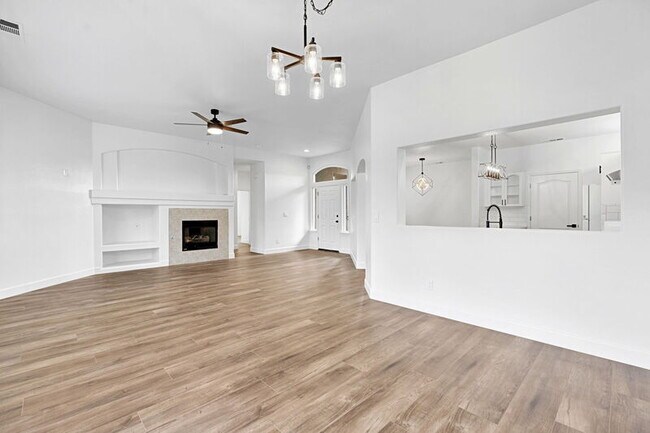 Building Photo - 10556 E Greenbury Way