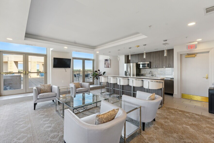 Building Photo - 3650 S Glebe Rd