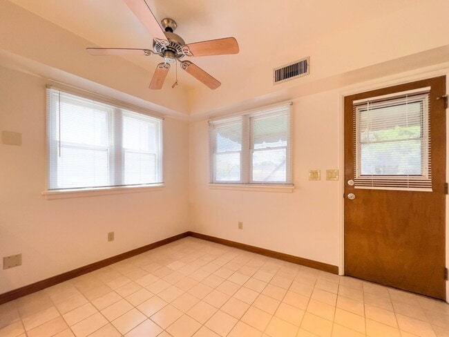 Building Photo - Storybook 3BR Home in Pretigious Rossmoyne...