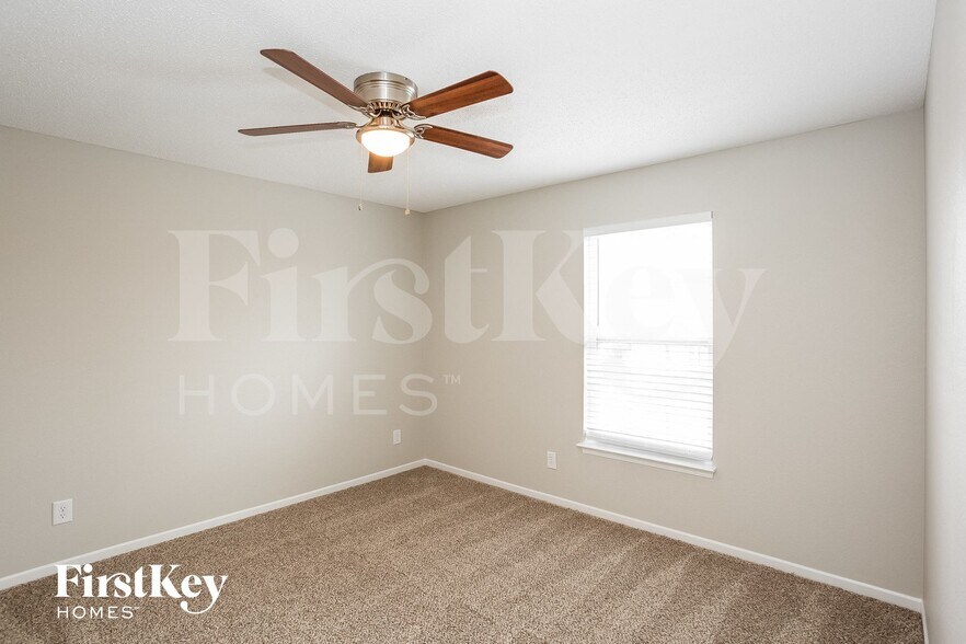 Building Photo - 13796 Meadow Lake Dr