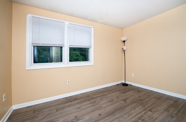 Building Photo - 1585 Braley Rd