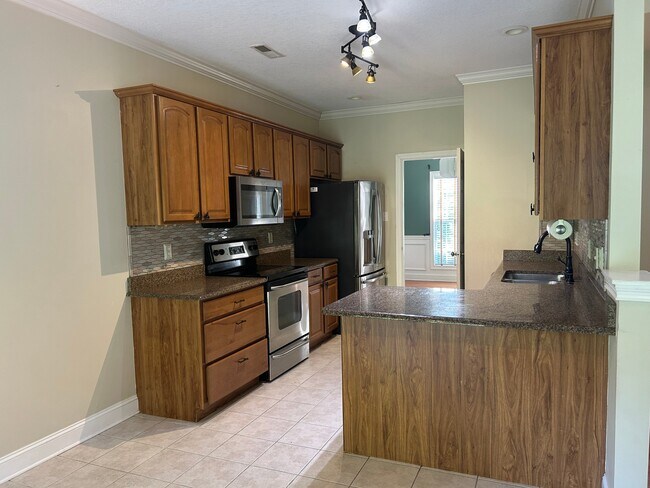 Building Photo - 2807 Oakleigh Twp Dr