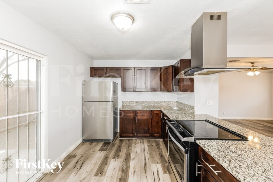 Building Photo - 2012 Bennett St