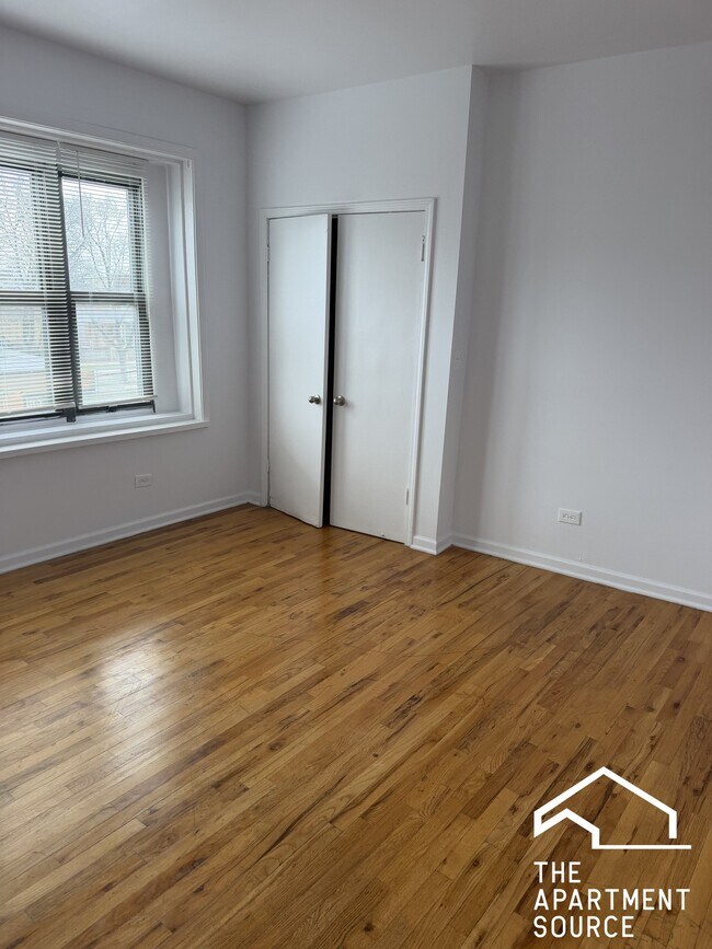 Building Photo - 4033 W Gladys Ave