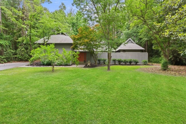 Building Photo - 211 Wendwood Dr