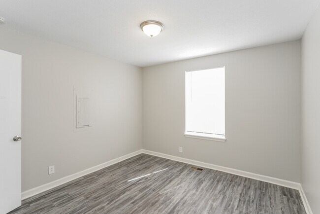 Building Photo - 379 Donna Dr