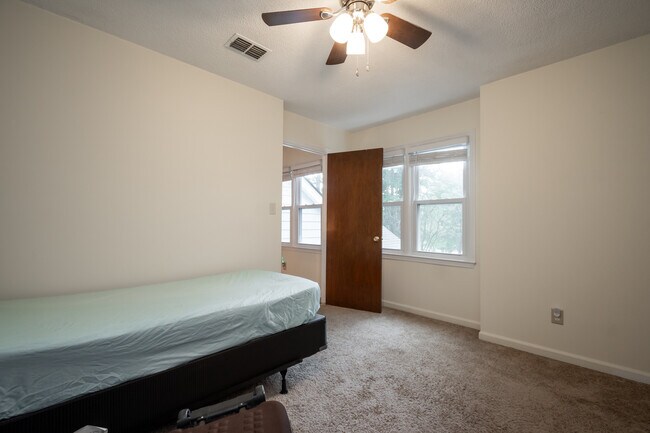 Building Photo - 115 Winterberry Dr