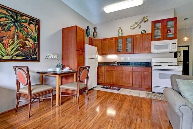 Building Photo - 355 Kalanianaole St