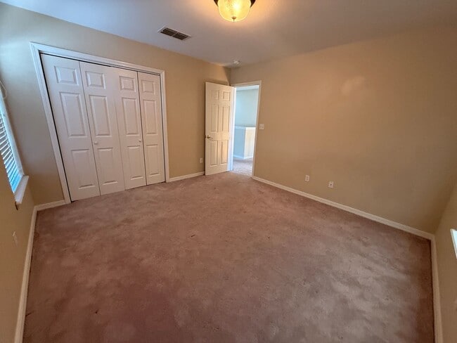 Building Photo - 139 Hallette Dr