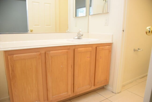 Building Photo - 3242 Velvet Rose St