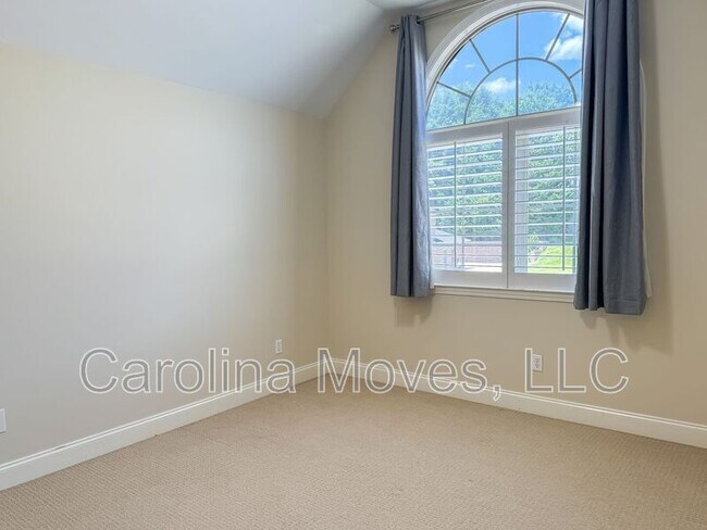 Building Photo - 745 Charleston Pl
